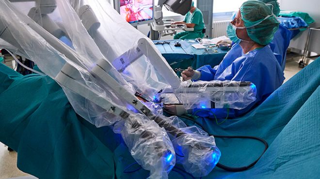 Roboter-assistierte Operation am St.-Josefs-Hospital