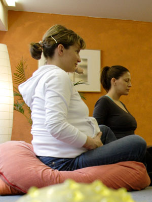 Yoga für Schwangere - Geburtshilfe - St.-Josefs-Hospital - Lukas Klinikum