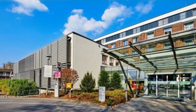 Haupteingang des St. Josefs Hospital Dortmund-Hörde